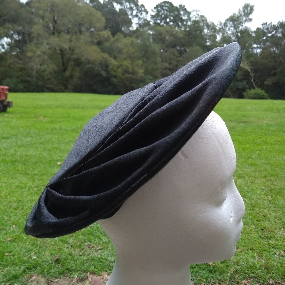 Vintage 40s halo hat